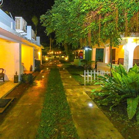 Hotel Nawathana Матара Екстериор снимка