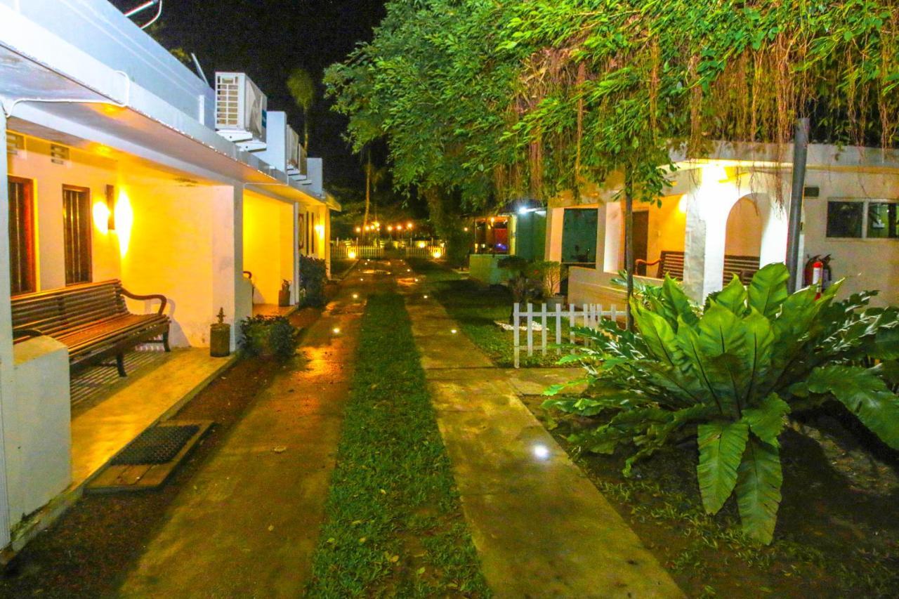 Hotel Nawathana Матара Екстериор снимка