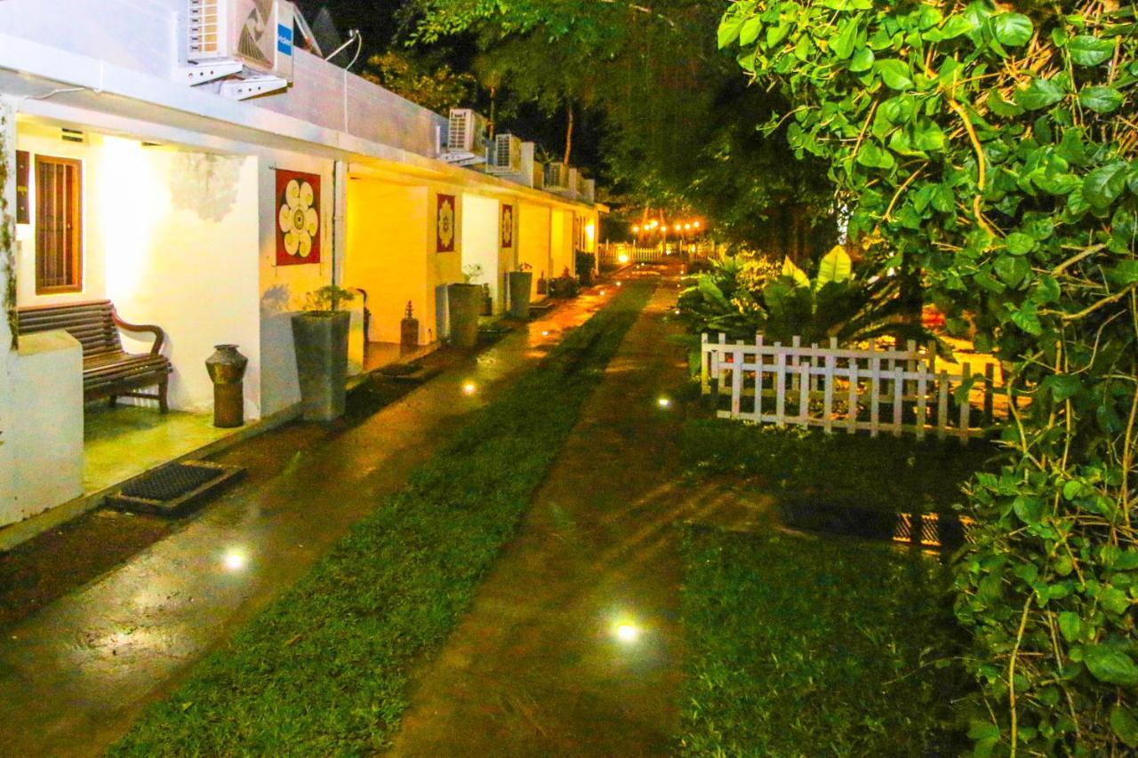 Hotel Nawathana Матара Екстериор снимка